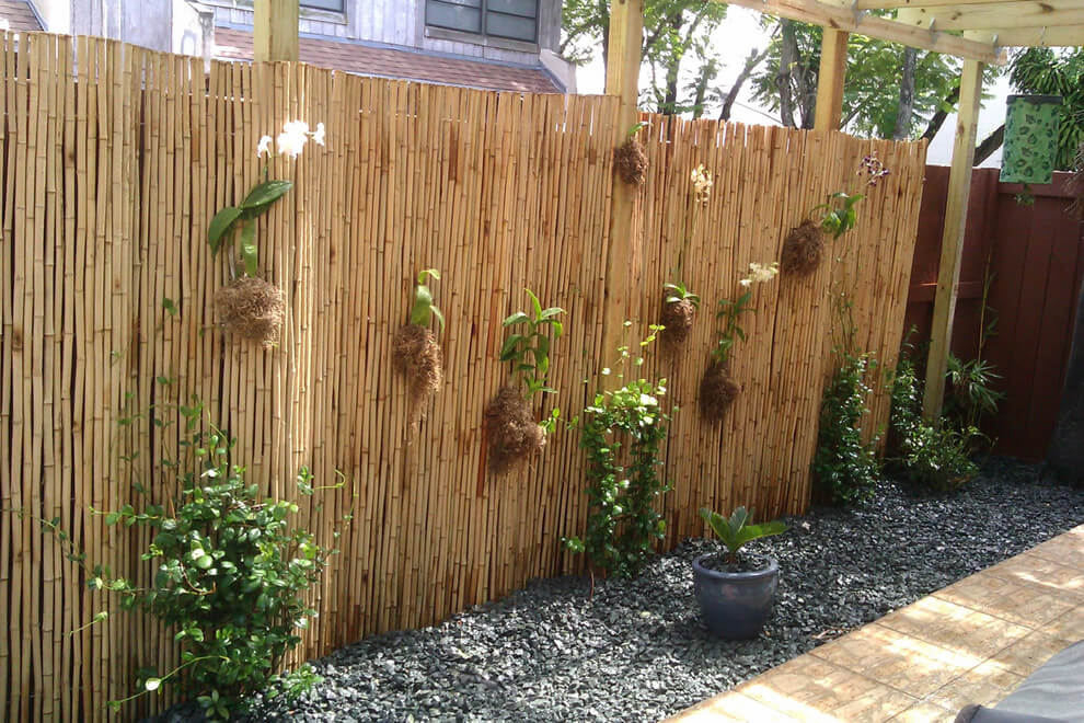 Use Bamboo or Wood Pallet Screens
