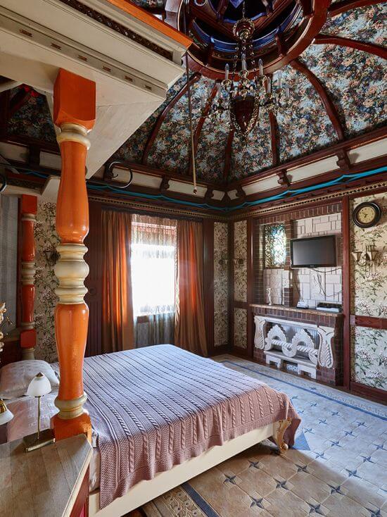 Elegant Victorian Eclectic Bedroom Design