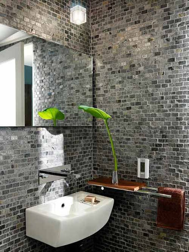 BATHROOM WITH INDUSTRIAL TOUCH
