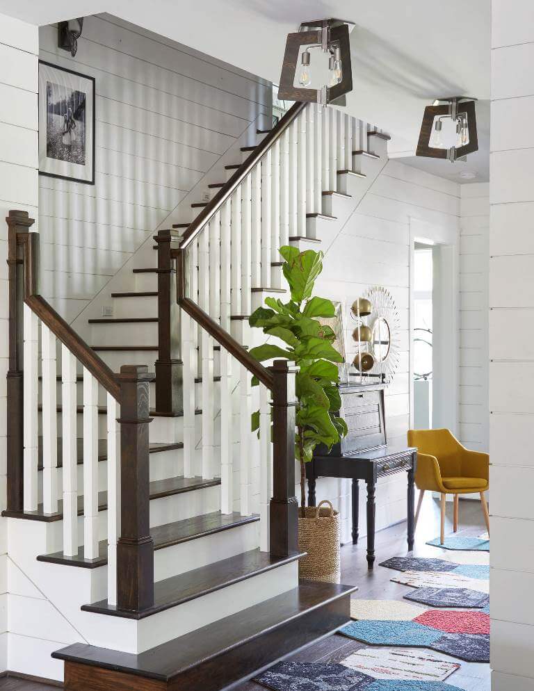 L-Shaped Farmhouse Entry Stairway