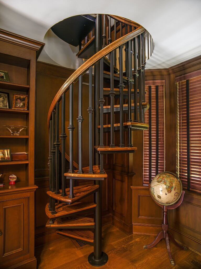 Traditional Style Spiral Staircase